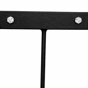 18K White Gold Diamond Stud Earrings – 0.47 CTTW – Classic Round